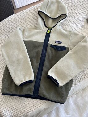 Patagonia Two-Tone Fleece Jacket in Cream & Olive with Navy Trim
